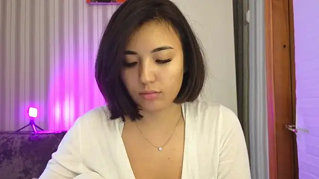 lily  foster online show from October 8, 9:40 am