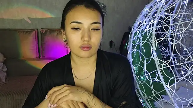 lily  foster online show from November 18, 8:57 pm