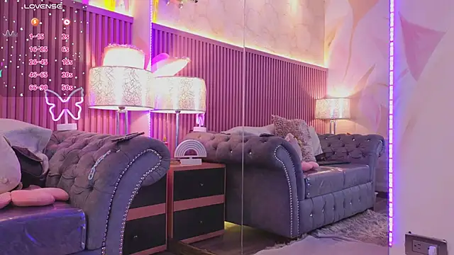 Emiily Scott1 online show from December 18, 12:51 pm