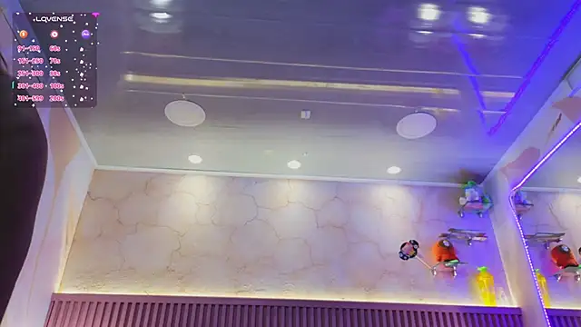 Emiily Scott1 online show from December 20, 12:49 pm