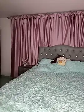 Emiily Scott1 online show from January 15, 4:04 am