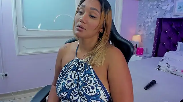 Snapshot of dalila_salazar chatting on May 17, 2:53 am dalila salazar online show from May 17, 2:53 am