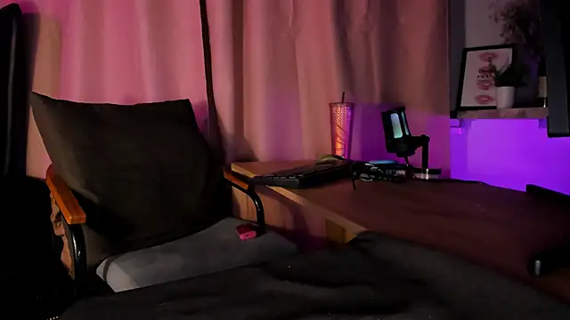 DorothyGilbert1 online show from March 21, 4:18 pm