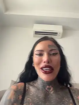 claudiacvc95 online show from June 20, 7:00 am