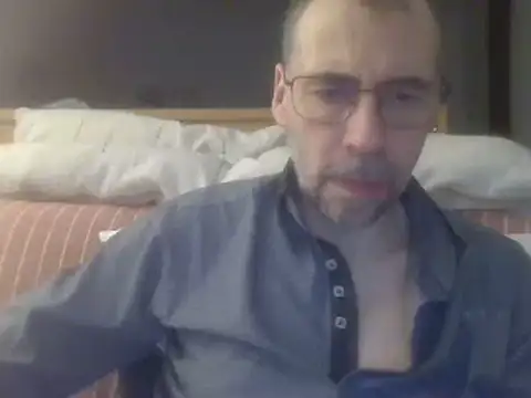 ptitcanard60600 online show from March 4, 9:43 pm