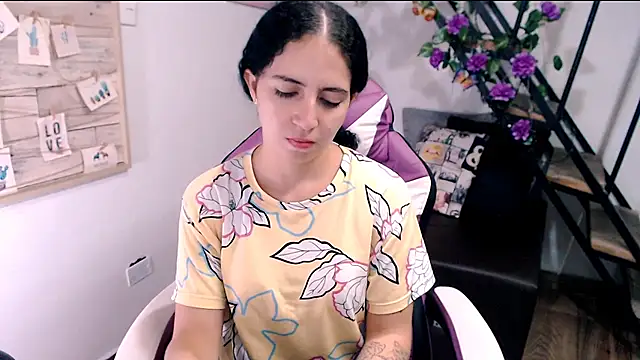 Snapshot of samantha_baby_ chatting on April 18, 6:23 pm samantha baby online show from April 18, 6:23 pm