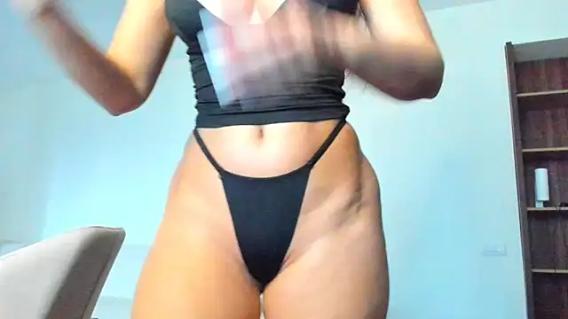 Snapshot of FameAndFlavour chatting on November 13, 1:21 pm FameAndFlavour online show from November 13, 1:21 pm