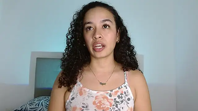 Snapshot of angela__98 chatting on December 20, 12:19 am angela  98 online show from December 20, 12:19 am