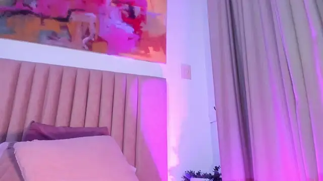 NoraDasilva online show from March 19, 2:05 am