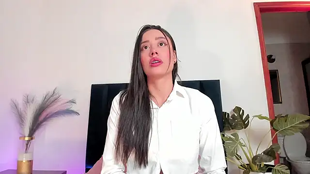 NoraDasilva online show from March 22, 12:28 am