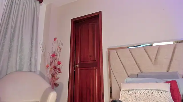 NoraDasilva online show from October 28, 12:36 am