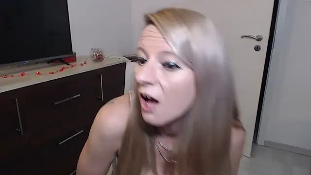 LaMadrina006 online show from December 19, 1:50 am