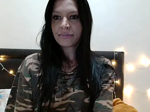 Snapshot of michelle105 chatting on June 2, 5:26 pm michelle105 online show from June 2, 5:26 pm