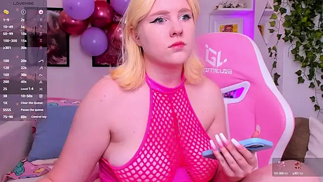 art lovee online show from October 5, 1:15 am