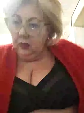 Snapshot of Merilulla chatting on February 4, 1:34 am Merilulla online show from February 4, 1:34 am