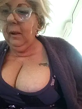 Snapshot of Merilulla chatting on February 16, 9:04 am Merilulla online show from February 16, 9:04 am