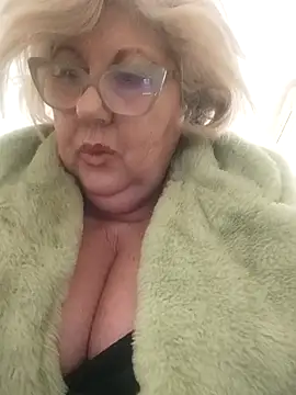 Snapshot of Merilulla chatting on February 18, 3:32 pm Merilulla online show from February 18, 3:32 pm