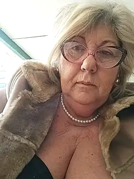 Snapshot of Merilulla chatting on March 1, 11:50 am Merilulla online show from March 1, 11:50 am