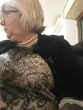 Snapshot of Merilulla chatting on March 3, 12:15 am Merilulla online show from March 3, 12:15 am