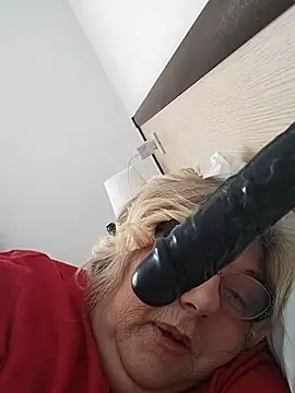 Snapshot of Merilulla chatting on March 8, 1:17 am Merilulla online show from March 8, 1:17 am