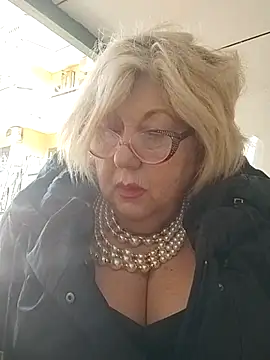 Snapshot of Merilulla chatting on March 11, 11:01 am Merilulla online show from March 11, 11:01 am