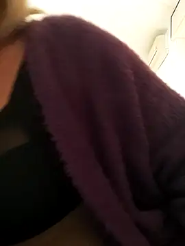 Snapshot of Merilulla chatting on March 17, 3:18 pm Merilulla online show from March 17, 3:18 pm