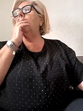 Snapshot of Merilulla chatting on October 20, 2:28 pm Merilulla online show from October 20, 2:28 pm