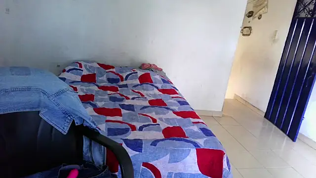 almaswan1 online show from January 17, 5:19 pm