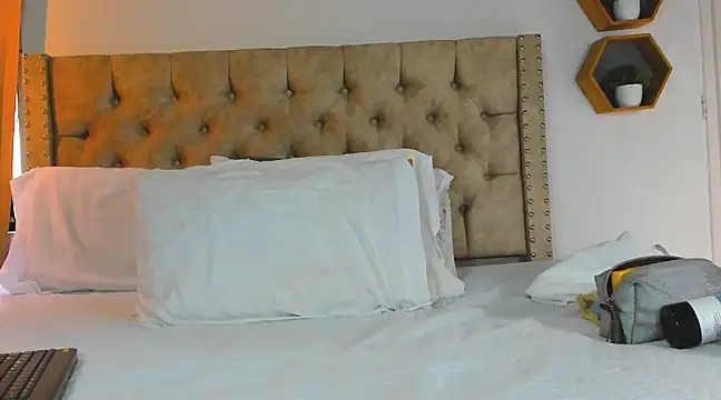 KeryHillson online show from March 15, 1:51 pm