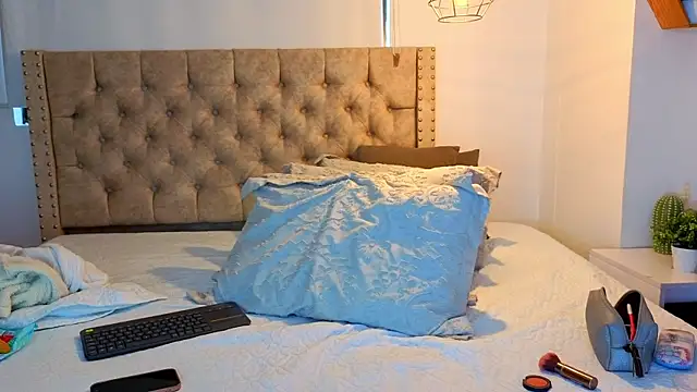 KeryHillson online show from January 8, 12:18 pm