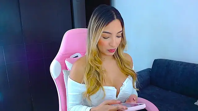 im grecia online show from April 6, 8:21 pm