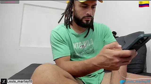 Snapshot of Louis_marley__ chatting on May 12, 1:25 am Louis marley online show from May 12, 1:25 am