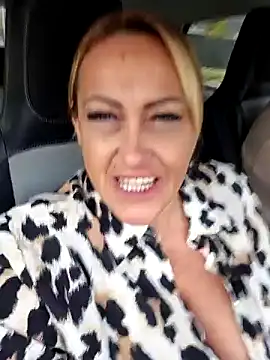 Isabellaa04 online show from September 24, 7:01 am