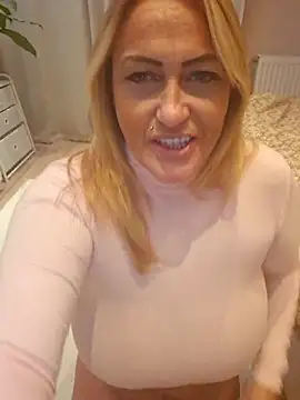 Isabellaa04 online show from October 29, 8:54 pm