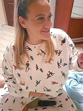 Isabellaa04 online show from December 17, 10:38 pm