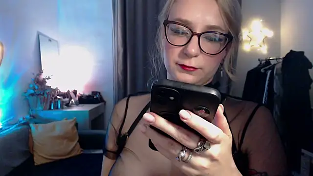 welliza online show from October 4, 11:03 pm