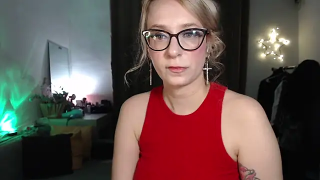 welliza online show from October 19, 11:27 pm