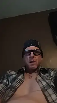 Snapshot of Sparky101 chatting on July 18, 11:25 am Sparky101 online show from July 18, 11:25 am