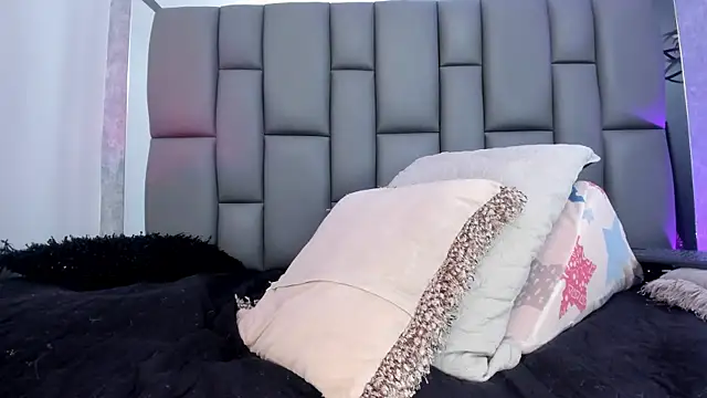  MiaBrown  online show from February 14, 6:19 pm