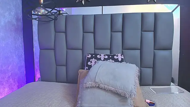  MiaBrown  online show from September 15, 12:05 pm