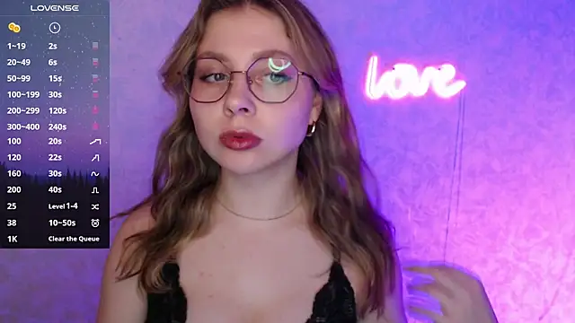Snapshot of Leah_Reed chatting on February 20, 1:51 pm Leah Reed online show from February 20, 1:51 pm