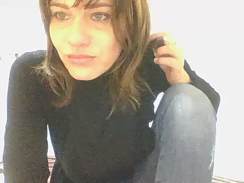 Snapshot of Emyly83 chatting on January 11, 1:22 pm Emyly83 online show from January 11, 1:22 pm