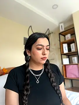 Nicollemays online show from November 10, 3:22 pm