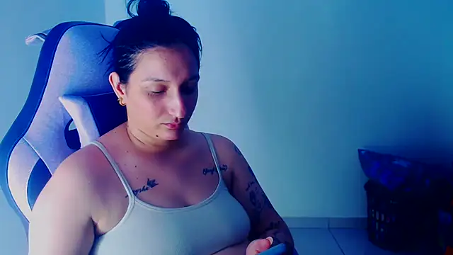 Snapshot of liz_dirty chatting on February 25, 10:52 pm liz dirty online show from February 25, 10:52 pm