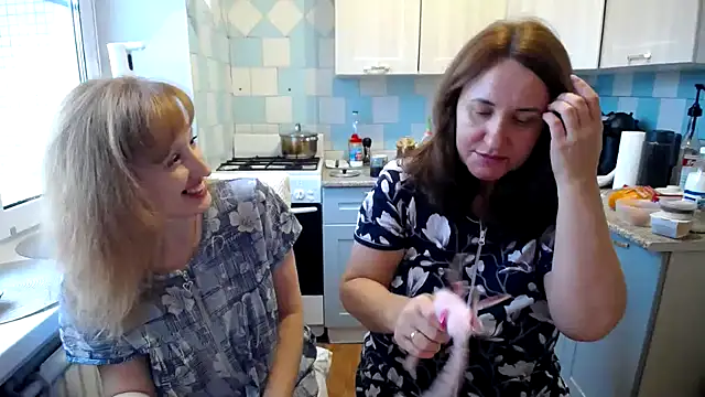 DonnaMagdalena online show from December 5, 8:00 am