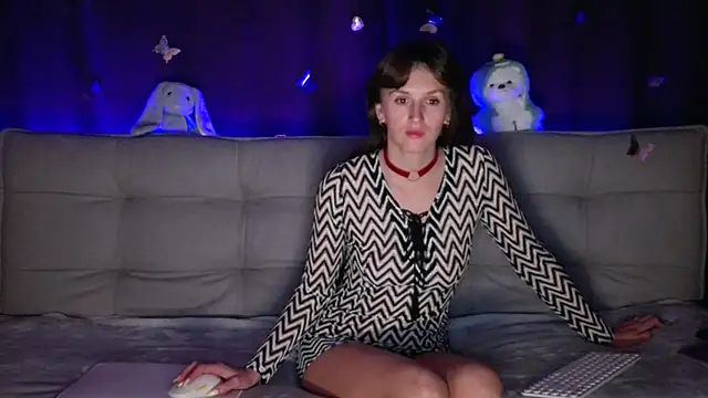 Snapshot of intolerable_girl chatting on November 17, 8:31 am intolerable girl online show from November 17, 8:31 am