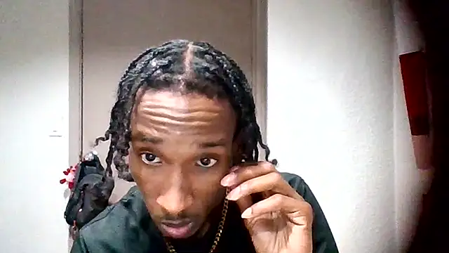 Snapshot of Z3US_UP_1 chatting on May 9, 12:49 am Z3US UP 1 online show from May 9, 12:49 am
