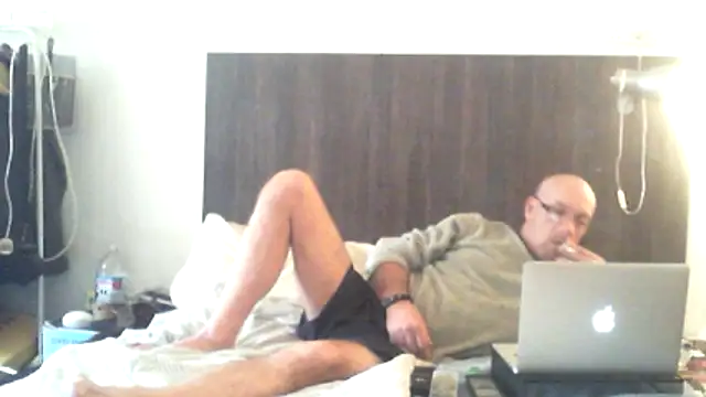 Snapshot of dazuk4513 chatting on May 5, 5:21 pm dazuk4513 online show from May 5, 5:21 pm