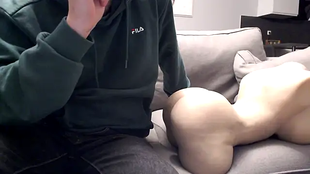 freddy0222222 online show from April 12, 8:03 pm