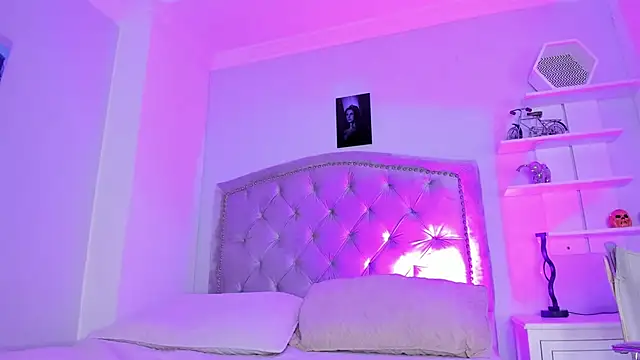 CamileHolmes online show from December 29, 5:21 am